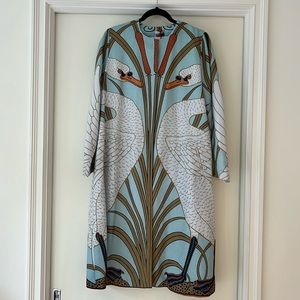 ASKA Swan print coat. Snap closure. Size L. Avant garde!